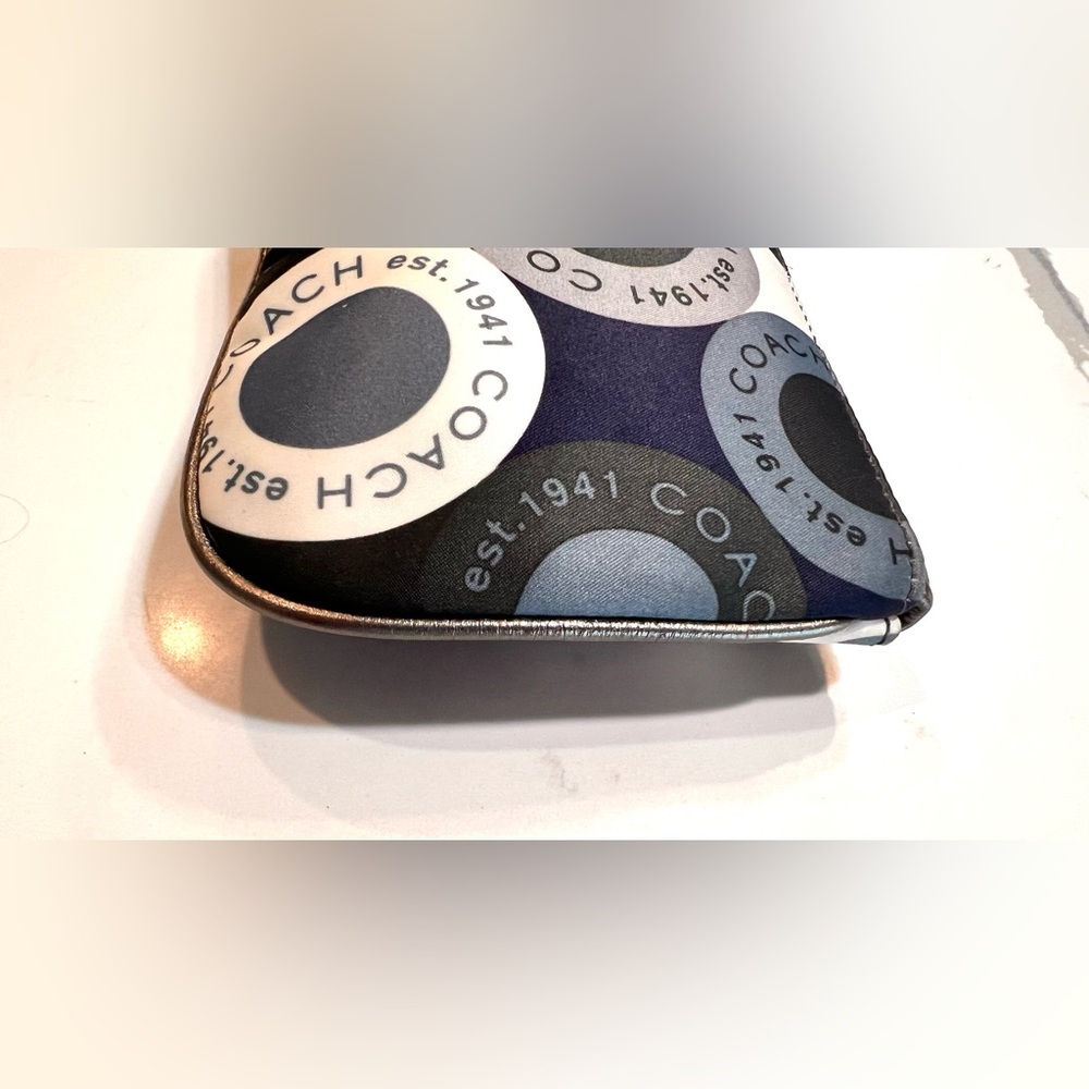 Coach VINTAGE Medallion Scarf Signature Collection Blue & White Wristlet - Picture 7 of 15